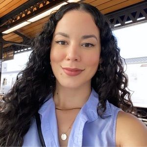 Meet your Posher, Leticia